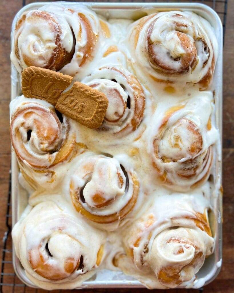 Cinnamon Rolls in a pan with a title that says Cinnamon Roll Recipes.